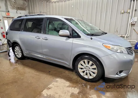 2014 Toyota Sienna Xle z USA, uszkodzony, nr VIN 5TDDK3DC1ES089499